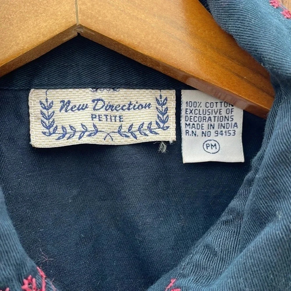 New Direction Size Medium Petite Embroidered Ligh… - image 2